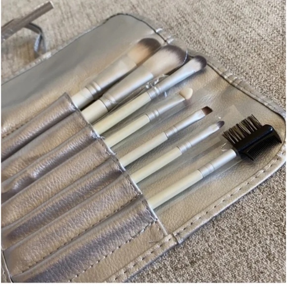 🪞 NWT Set 7 piece makeup brush glam set with silver roll up pouch - Picture 3 of 7